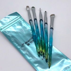 F.A.R.A.H Brush Set NEW